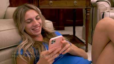 I love seeing you clean
with your crown on. - Below Deck Down Under