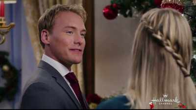 I love to skate, but I could
always use some coaching, - Christmas at the Palace