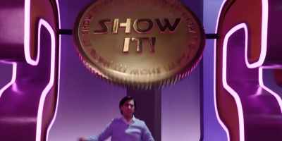 - I love the coin. It's so big.
- …seven, six, five, - Quiz Lady