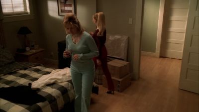 -I love the pine flooring.
-I know, it's so rustic. - The Sopranos