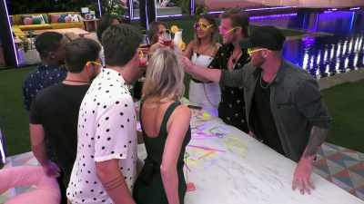 >> I LOVE YOU GUYS. - Love Island