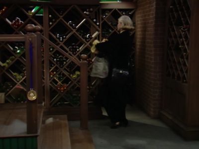 ♪ Luck, be a lady tonight ♪ - The Nanny