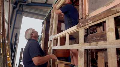 I mean, you can see the
windows are taking shape there, - Great Rail Restorations with Peter Snow