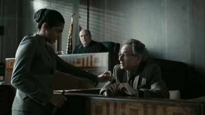 I mean, who does? But if you did,
wouldn't you put your hand this way? - The Night Of