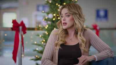I mean, he doesn't
wear a wedding ring, - Unwrapping Christmas: Lily's Destiny