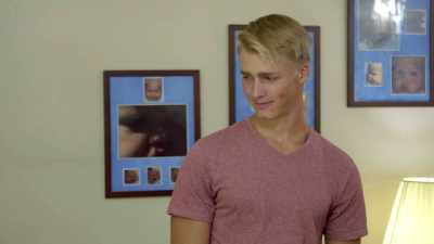 I MEAN, HE'S DEFINITELY
A GOOD-LOOKING GUY, - Welcome to Plathville
