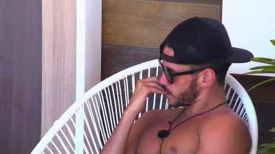 ‐I mean I know he
is not affectionate.
‐No. - Love Island