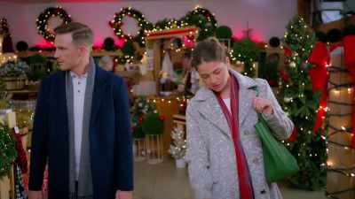 I mean, if this is actually
gonna work, - Meet Me Under the Mistletoe