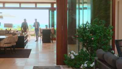 I mean, it has such, like,
this warm, contemporary feel. - Selling The OC