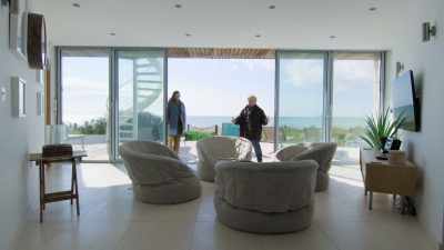 I mean...
JESSICA GASPS - Extraordinary Escapes with Sandi Toksvig