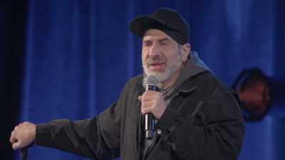 - I mean, it just doesn't...
- [audience laughing] - Dave Attell: Hot Cross Buns