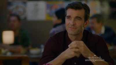 I mean, we met on the train. - Time for You to Come Home for Christmas