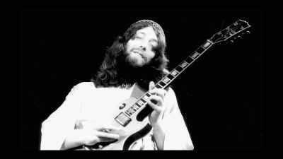 I mean, Steve was the prog rock,
ultimate space-hippy-type thing. - Simple Minds: Everything is Possible
