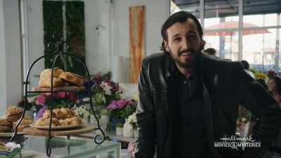I mean, the grilled
cheese sounds okay, - Curious Caterer: Fatal Vows