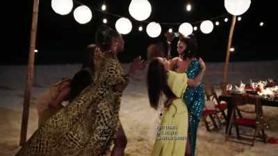 - I mean, what a performance!
She's taking so long. - The Real Housewives Ultimate Girls Trip