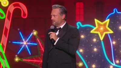 I mean, its whole vibe
is like, "I'll hang back." - Nate Bargatze's Nashville Christmas
