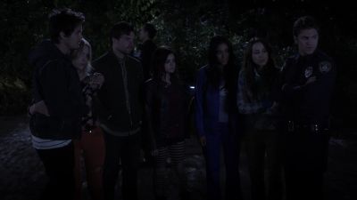I met Sarah's friends, remember? - Pretty Little Liars