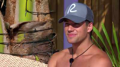 >> I MIGHT HAVE TO STEP THINGS
UP - Love Island