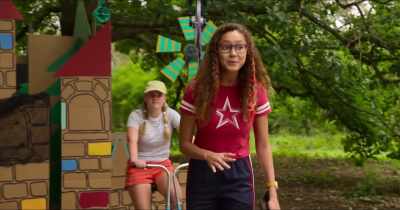 I Minecraft the barriers into a maze - Woody Woodpecker Goes to Camp