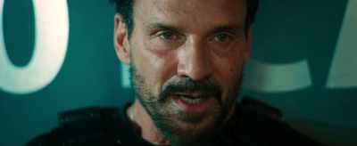 I had my three seconds.
Your time now. - A Day to Die