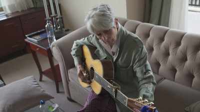 I nagle poczułem się okropnie. - Joan Baez: I Am a Noise