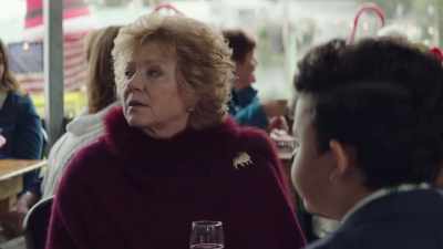 - I need a crab cracker.
- I'll get it. - Council of Dads