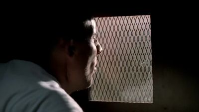 - I need a medic in 12 now. I repeat, now.
- What? - Prison Break