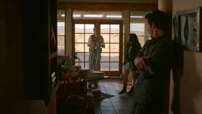 I need a private moment with him. - Roswell, New Mexico