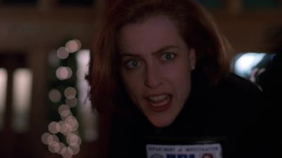 I need an EMT in here now. - The X-Files