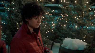 I need to go help Claire
with the pots. - The 5-Year Christmas Party