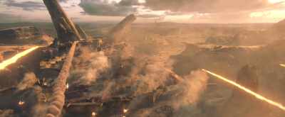 I need help. East wall's going down.
Pelna, can you get to me? - Kingsglaive: Final Fantasy XV