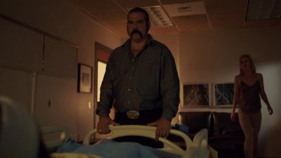 I need to make a decision. - Queen of the South