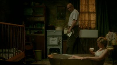 I need more hot water. - Call the Midwife