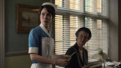 I need to see the doctor.
Maureen? What's wrong? - Call the Midwife