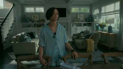 I need some smokes, - Paper Girls