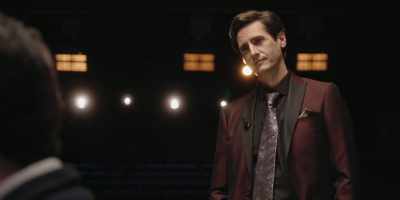 I need to talk to a real journalist,
a serious one. - Staring at Strangers
