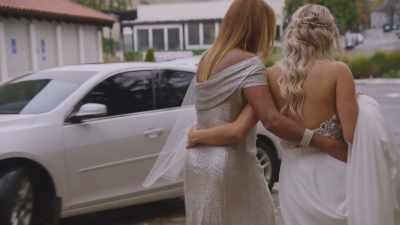 - I need to talk to him.
- Ay, Giannina. - Love Is Blind