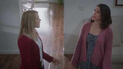 - I need to talk to you.
- Just give me five seconds. - Hiding from My Husband