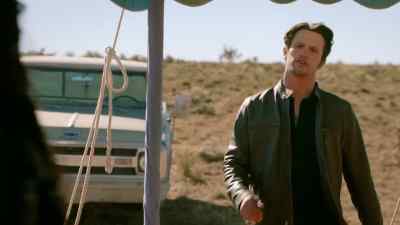 I need to talk to you.
Sorry, Officer. - Roswell, New Mexico