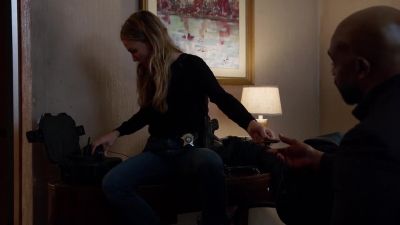 - I need to test your wire.
Talk to me for a sec. - Chicago P.D.