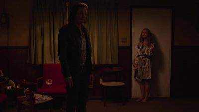 I need you to clean up
in room six. - Twin Peaks