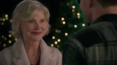 - I need you to do me a favor.
- Always. - Holiday Mismatch