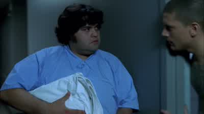 I need you to give Sucre a message. - Prison Break