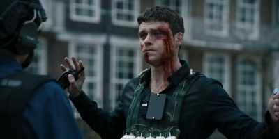 I need you to turn very slowly,
through 360 degrees, - Bodyguard
