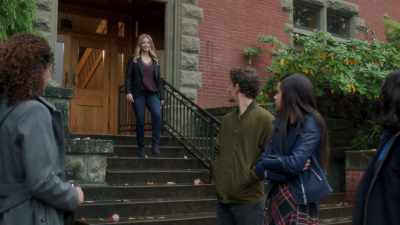 I never thanked you guys
for staying late - Pretty Little Liars: The Perfectionists