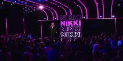 I never want to be a comedian
who's up here like, - Nikki Glaser: Bangin'