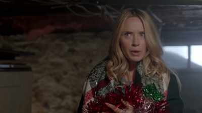 - I was not snooping.
- Oh no? What were you doing? - Jingle Bell Princess