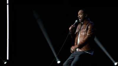 Și o văd pe fata unui amic dansând. - Mike Epps: Ready to Sell Out