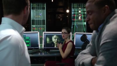 Okay, scooch over to the edge. - Arrow