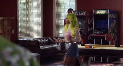 - I was on the...
- Yeah, they perfect for each other. - House Party